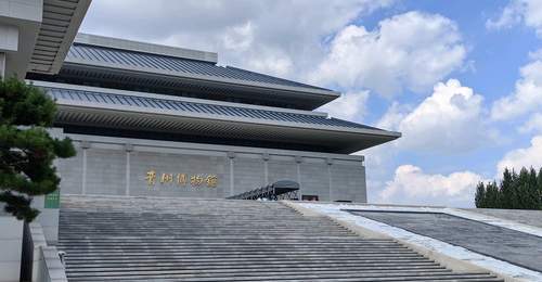 暑期逛馆正当时!青州博物馆推青少年免预约政策仍一票难求,沉浸式展陈引万人赴约
