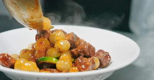 玉溪元江夏日鲜果宴开席啦 蜜荔小排青芒肉丝等菜品承包你的舌尖惊喜
