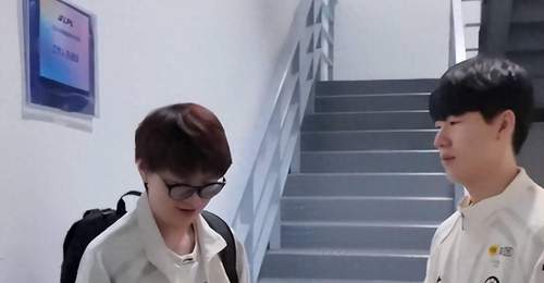 Theshy发声力挺队友田野 观众热议赛场内外多元声浪