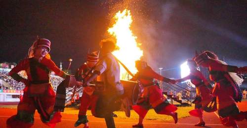 2026云南石林火把节启幕 多民族同胞与观众共赴夏夜狂欢