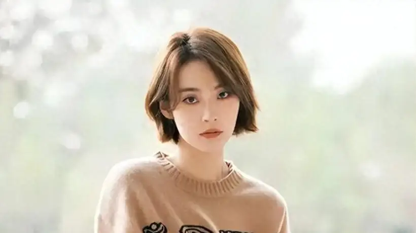 冻龄女神张佳宁:给母亲买500万豪宅,拒认亲父却帮继父求婚