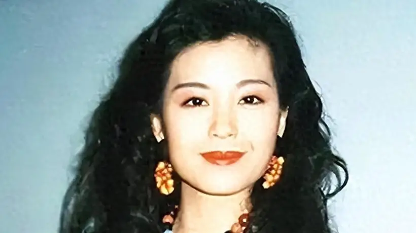 21岁嫁52岁亿万富豪,结婚才两周丈夫就去世,10年官司分到900万