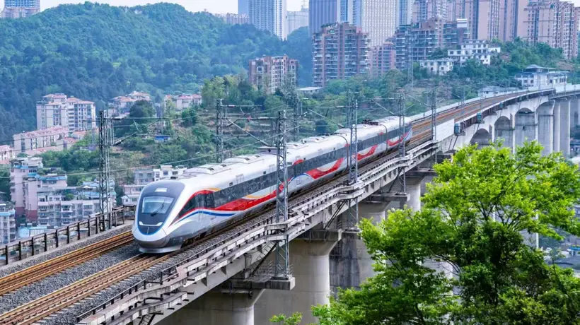 贵州增开“锦绣山河·多彩贵州号”紫色旅游专列,避暑出行再添新选择