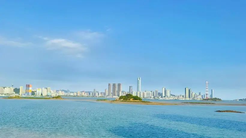 7月26日逛鼓浪屿遇冷 海景民宿降价仍遇冷 观众热议厦门文旅转型困局