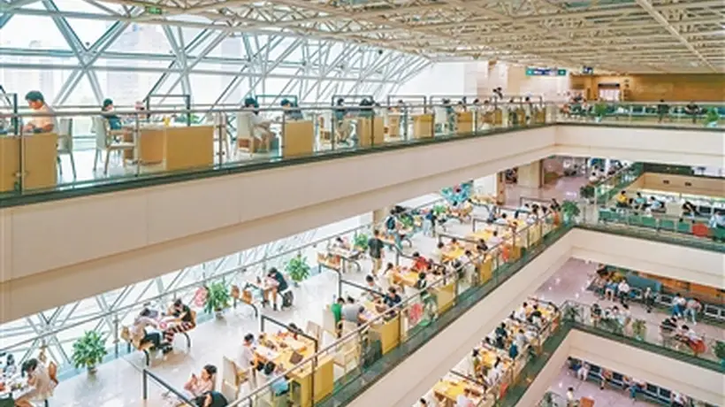 图书馆里品味书香