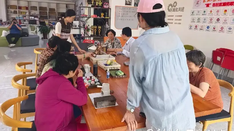 乐山小区社区开展非遗凝香露手作体验活动