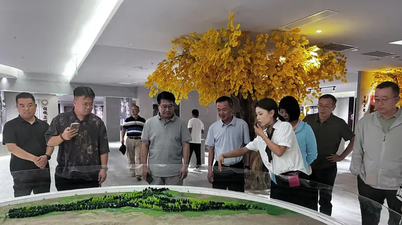 “文润龟兹”文学名家采风活动走进沙雅县
