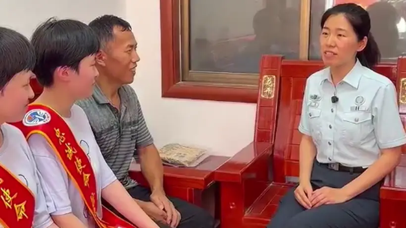 “001号”“002号”军校录取通知书，双胞胎姐妹收到了！