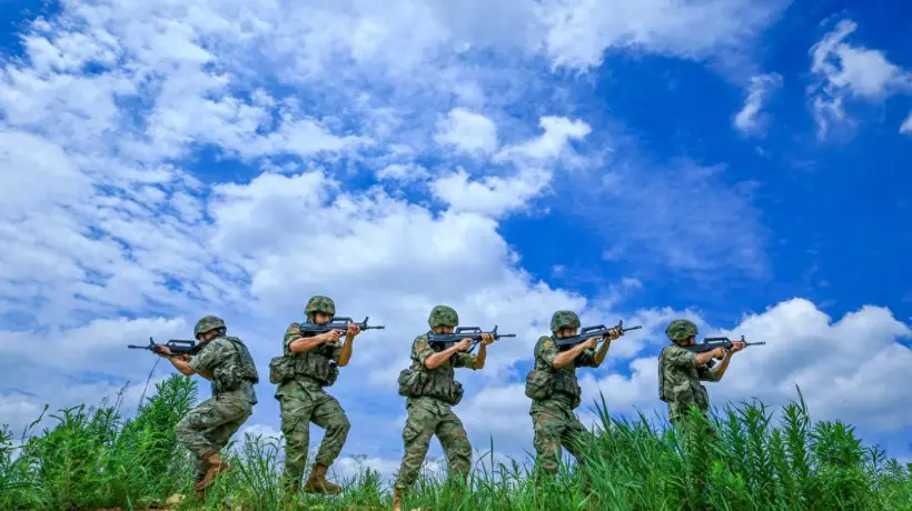 盛夏日,共赴火热练兵场