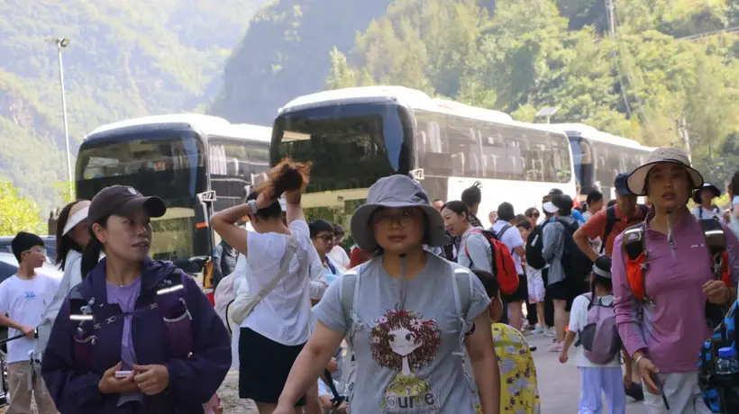 明中乡徒步热潮激活土货经济