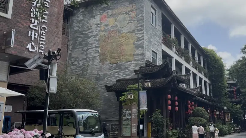 逛甘坑古镇的游客注意:AI付费生成专属游览视频项目已暂停,体验时这些隐私风险要留心