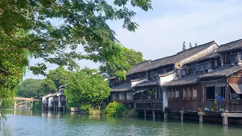 逛过桃花源古镇、去过大庸古城？曾经热热闹闹的仿古文旅街区，如今咋变这般光景？
