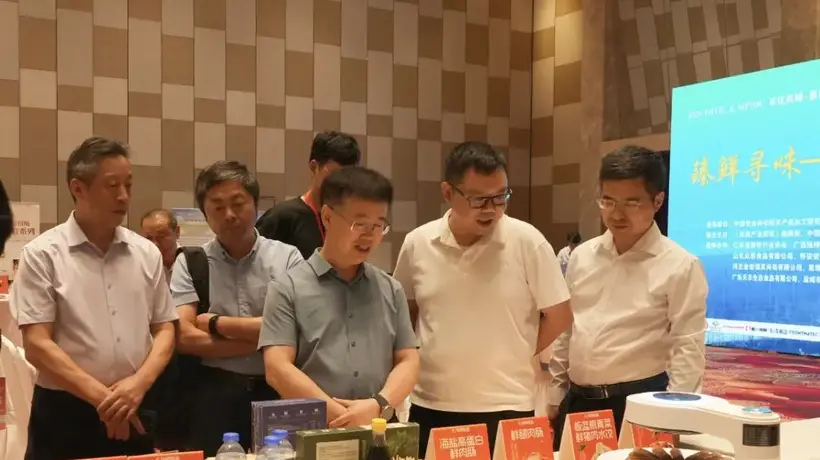 7月28日徐州这场肉类美食甄优品鉴活动里 扬翔板蓝根青菜鲜猪肉水饺靠食疗养生优势收获专家好评与康养创新产品荣誉
