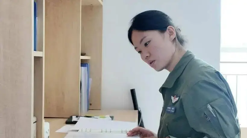 跑四圈操场的24岁姑娘 竟是运-20飞行员还是超重本线145分的训练第一