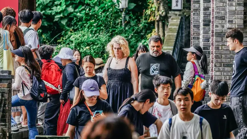 千笔楼｜到深圳机器人街区、重庆防空洞火锅、林芝秘境 解锁今夏中国“酷体验”