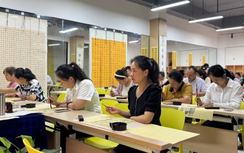 湖北咸安：社区夜校点亮居民精神文化生活