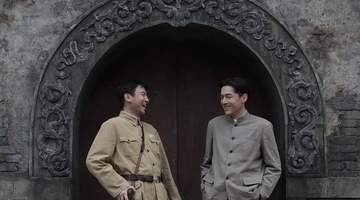《抓特务》：四十年“猫鼠游戏”，玩到最后尽是荒诞