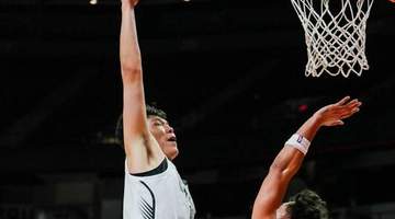 NBA夏季联赛-开拓者击败森林狼 杨瀚森隔扣对手