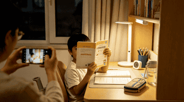 暑假作业变“家长作业”:科创模型背后,是谁在替孩子熬夜?