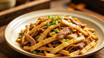 来家里炒出饭店级小炒肉!跟着这三个小技巧复刻地道家常风味