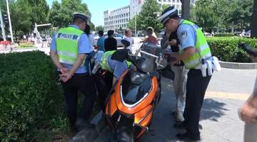 北京：电动摩托车悬挂电动自行车号牌 交警依法整治涉牌涉证违法