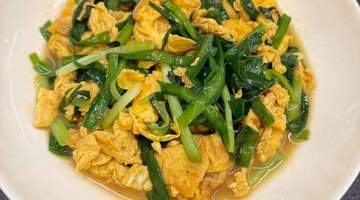 家常韭菜炒鸡蛋最简单做法,鲜香软嫩色泽鲜亮,新手零失败