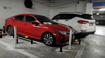 马上评｜副处长被指霸道停车，“八小时以外”也要管