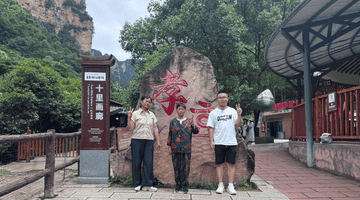“张家界给了我们家的感觉!”与奶奶结束圆梦之旅的湘乡少年,回家后准备面试兼职