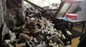 屋后突发滑坡砸穿房屋，湖北各地群众靠防灾培训和巡查预警全部安全转移