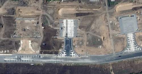 担忧乌军再搞突袭,俄军修建大型掩体,保护轰炸机