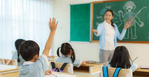 中小学老师困在“赛课”里,学生被遗忘在教室
