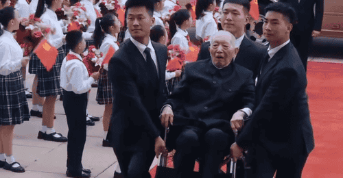 军视锐评·建党105周年特别策划:这才是我们最应该追的“星”