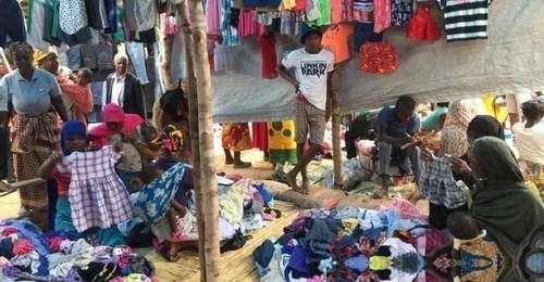 中国人捐赠的旧衣服,送到非洲后成啥样了,看完你还会捐吗?