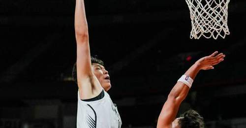 NBA夏季联赛-开拓者击败森林狼 杨瀚森隔扣对手
