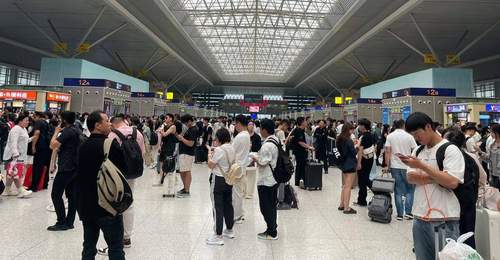 旅客吐槽郑州东站候车大厅似“蒸桑拿”,铁路郑州站致歉