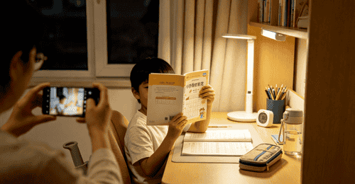 暑假作业变“家长作业”:科创模型背后,是谁在替孩子熬夜?