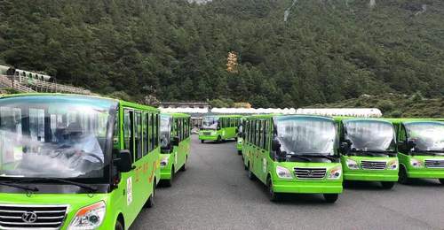 稻城亚丁省道收费争议背后 多景区运营乱象引公众关注