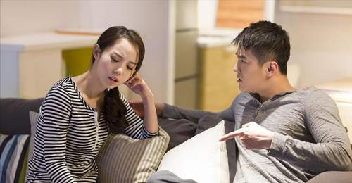 生活在刺鼻异味中却查不出缘由，女子察觉被婆婆联手丈夫欺瞒，抓准物证后决心讨回公道