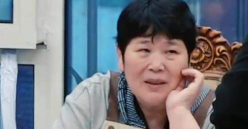 房主任家聚餐争执引热议 女儿揭穿愧疚式教育真相 网友呼吁父母应给予理解而非情感绑架