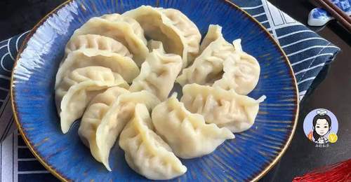 想吃到全家抢着吃的鲜嫩爆汁饺子?这些参与感十足的小步骤一定要记牢