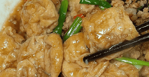 来尝江西人家的实在好味,金黄豆泡吸满肉汁,五花肉酥烂裹着酱香超对味