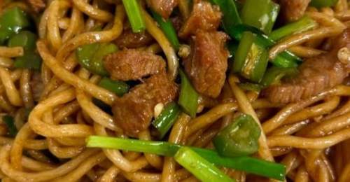 在家复刻巨好吃的辣椒肉酱炒意面,跟着步骤做超有成就感