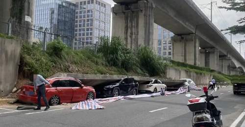 暴雨后深圳一园区围墙倒塌多车受损严重！街道办：协商赔偿中