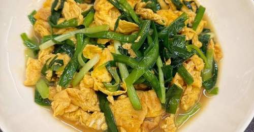 家常韭菜炒鸡蛋最简单做法,鲜香软嫩色泽鲜亮,新手零失败