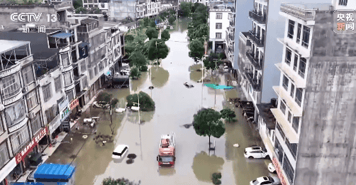 “没想到淹水这么严重,一觉醒来就被困住了”,广西多地:非必要不外出!有水库出现漫顶、缺口、漫坝险情,紧急转移群众
