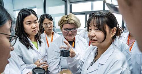 浙江杭州:青年学子走进良渚遗址与保护现场