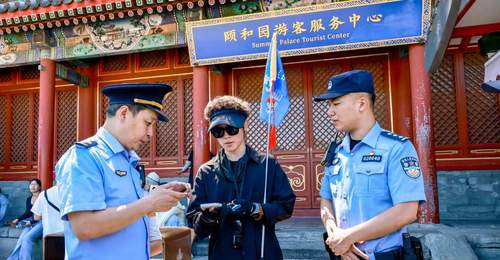 海淀警方“一园一策”护航暑期游:警力跟着人流走警务随着需求走