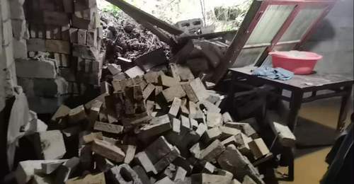 屋后突发滑坡砸穿房屋，湖北各地群众靠防灾培训和巡查预警全部安全转移