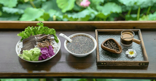 来陇川赴一场美食之约 咖啡撒苤激活传统味的新奇体验