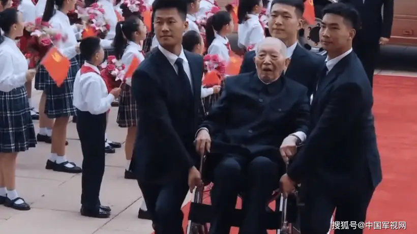 军视锐评·建党105周年特别策划:这才是我们最应该追的“星”